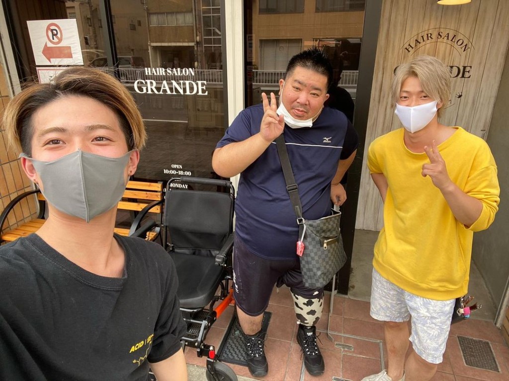 雖然左腳小腿截咗肢，但佢仍然好樂觀。