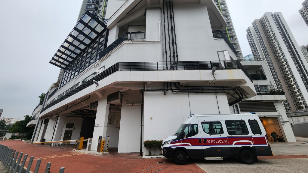 葵涌葵翠邨財困中年漢 家中燒炭亡