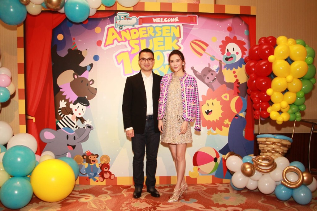 薛嘉麟谓以马戏团为百日宴主题，是太太与哥哥Arthur的爱好。