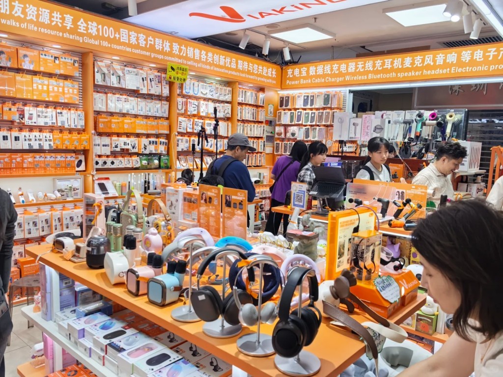 農曆新年長假華強北人頭湧湧。小紅書@momo 農曆新年長假華強北人頭湧湧。小紅書@momo