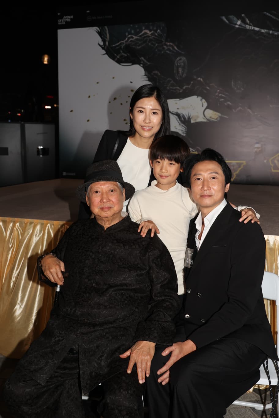 洪天明夫婦遷居深圳，洪金寶慨嘆想買東西給孫仔也難，許多東西禁帶過關。