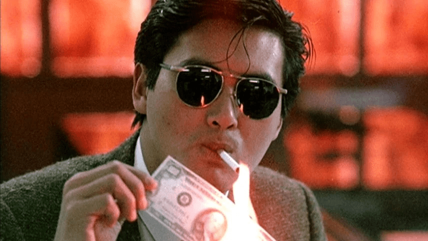 电影《英雄本色》中，Mark哥经典烧美金点烟的镜头。