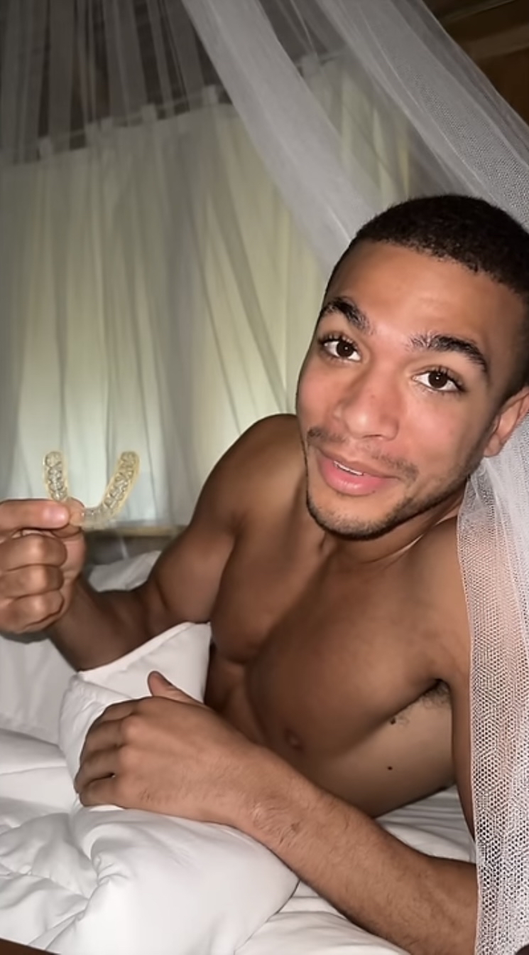 米勒（Addis Miller）一度餓到睡覺狂咬牙套，醒來以為自己在進食。 Youtube