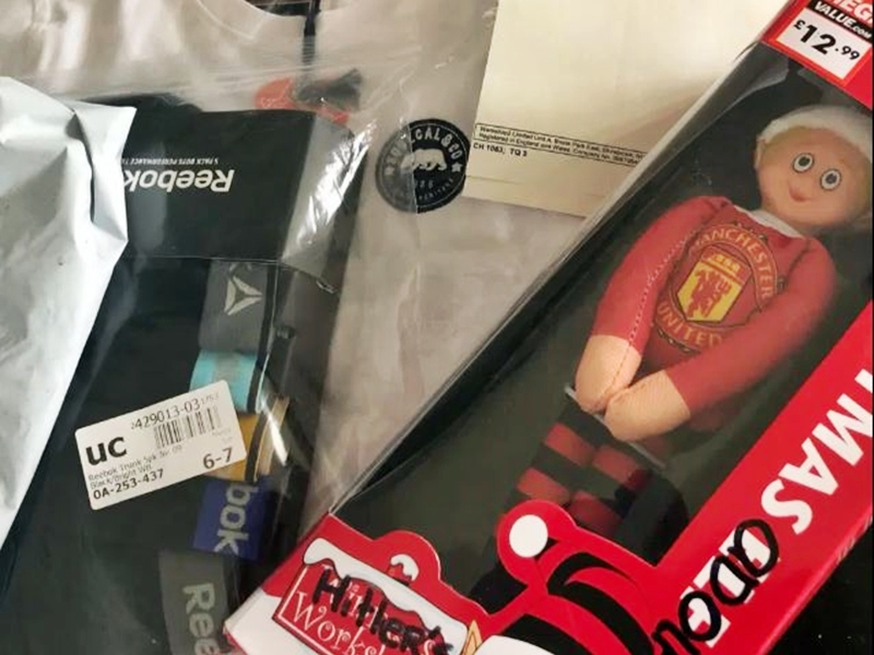英國一名母親透過運動用品公司買了英超豪門球隊曼聯的商品,準備給她5歲的兒子作聖誕禮物。網圖