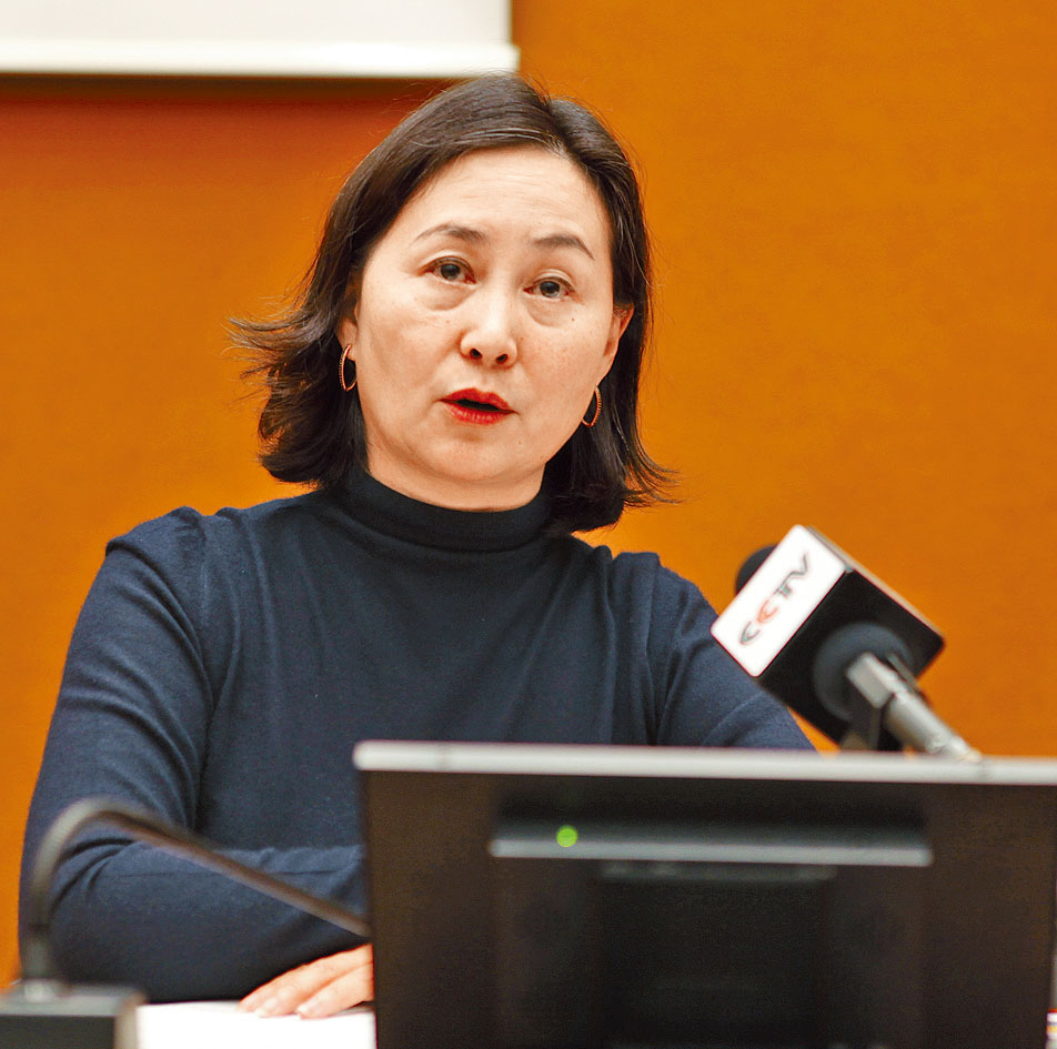 二房長女何超瓊。