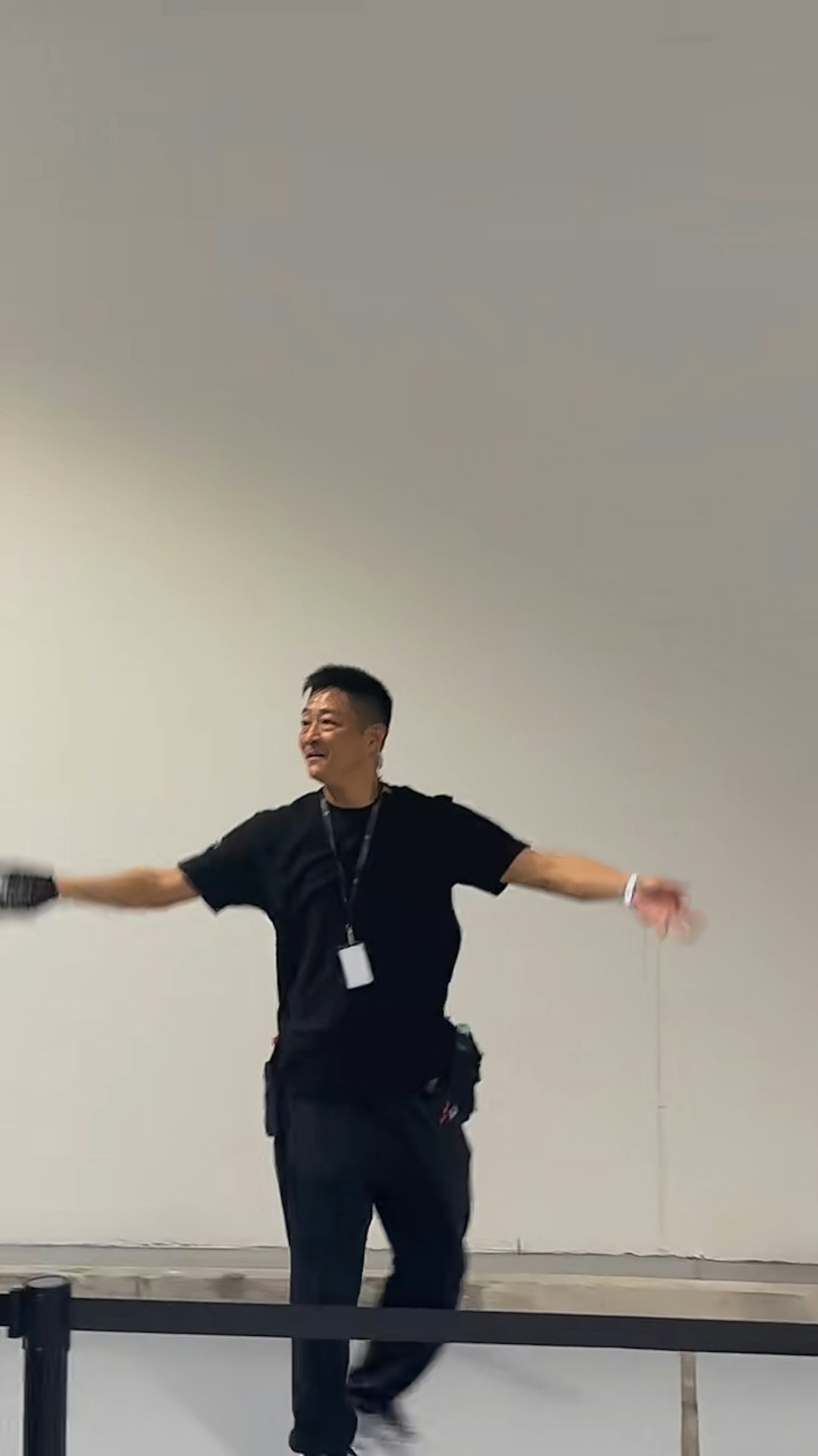 楊證樺近日為謝霆鋒演唱會擔任保安工作,成為台下另類焦點。 楊證樺近日為謝霆鋒演唱會擔任保安工作,成為台下另類焦點。