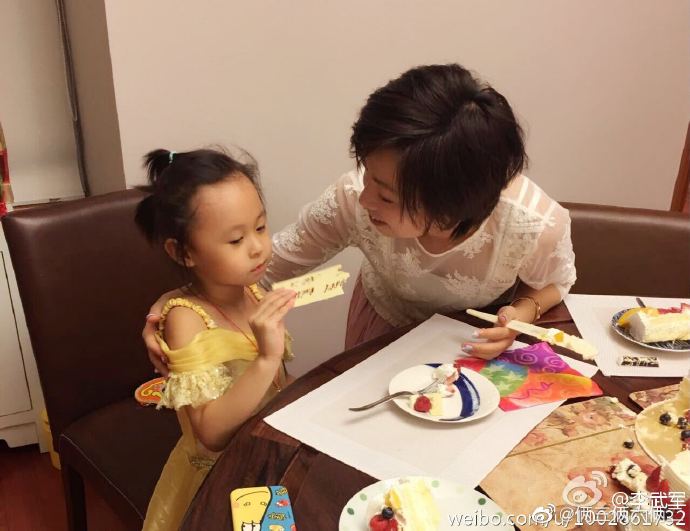 張怡寧於2011年宣布正式退休，2012年更誕下女兒俏俏。