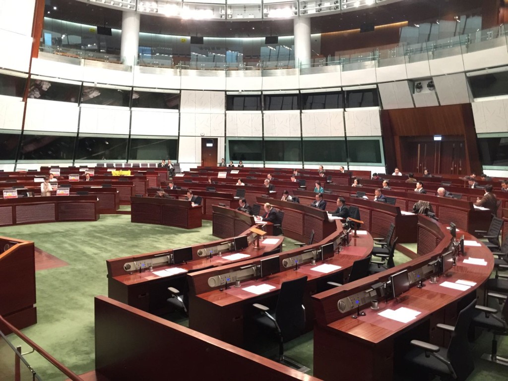 立法会复会，恢复辩论修改《议事规则》议案。