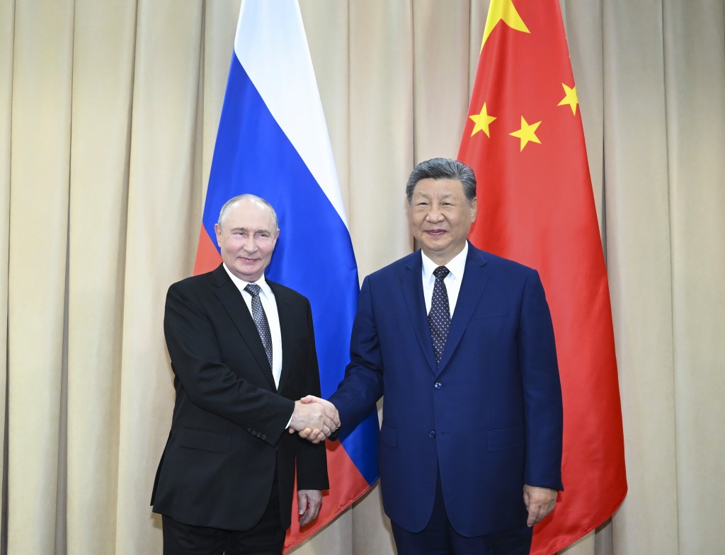 国家主席习近平在比什凯克出席2026年上海合作组织峰会期间会见俄罗斯总统普京。 新华社