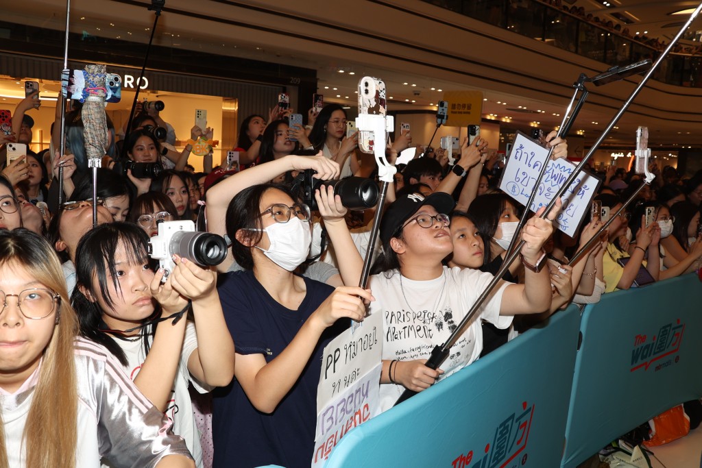 香港Fans寫泰文支持偶像。