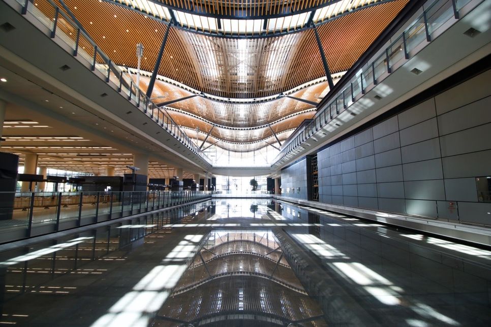 旅檢大樓。資料圖片