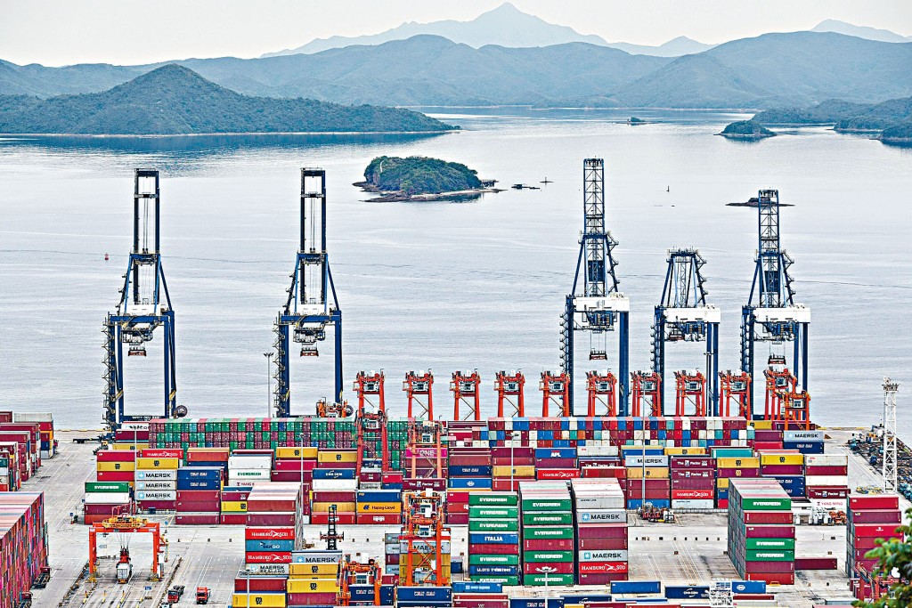 深圳鹽田港今日起全面恢復運作。