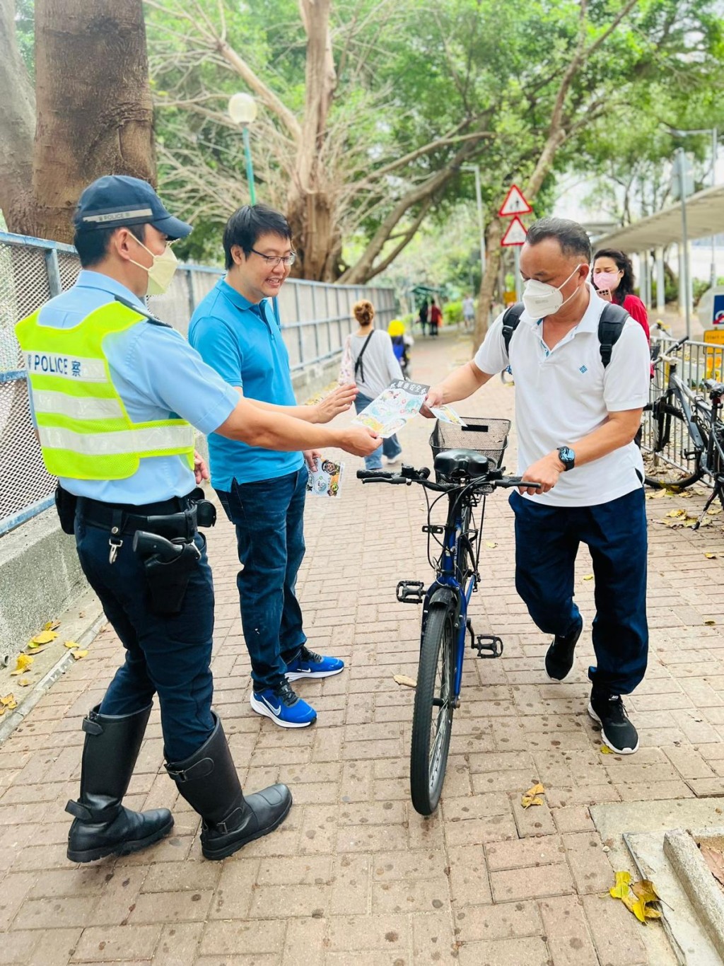 警方於新界北區內小學及幼稚園附近展開一連串的宣傳、教育活動，以不同形式提醒當區市民包括學生及家長，切勿使用任何非法可移動工具。警方提供