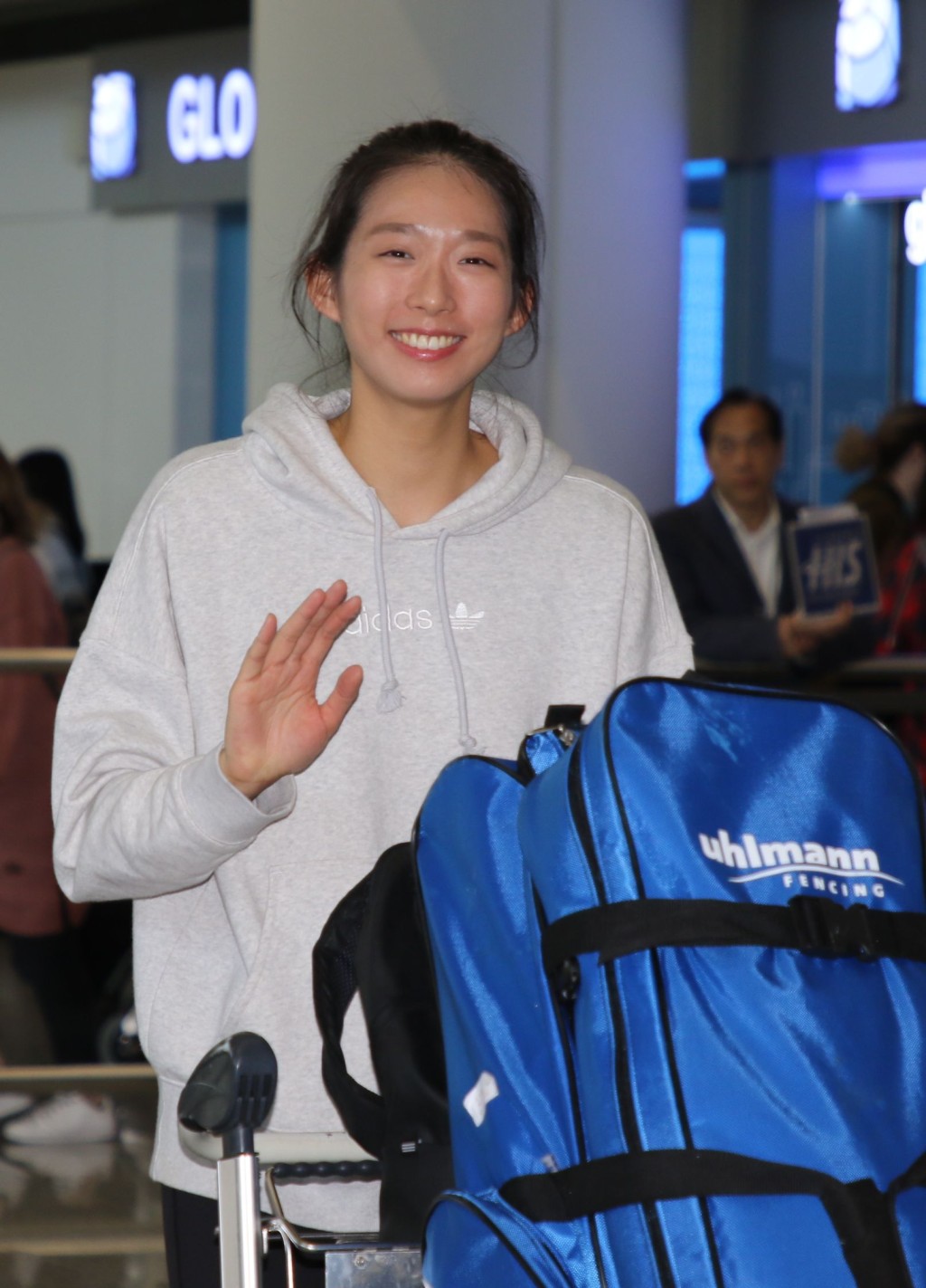 Vivian向傳媒自嘲兩手空空回港。王嘉豪攝