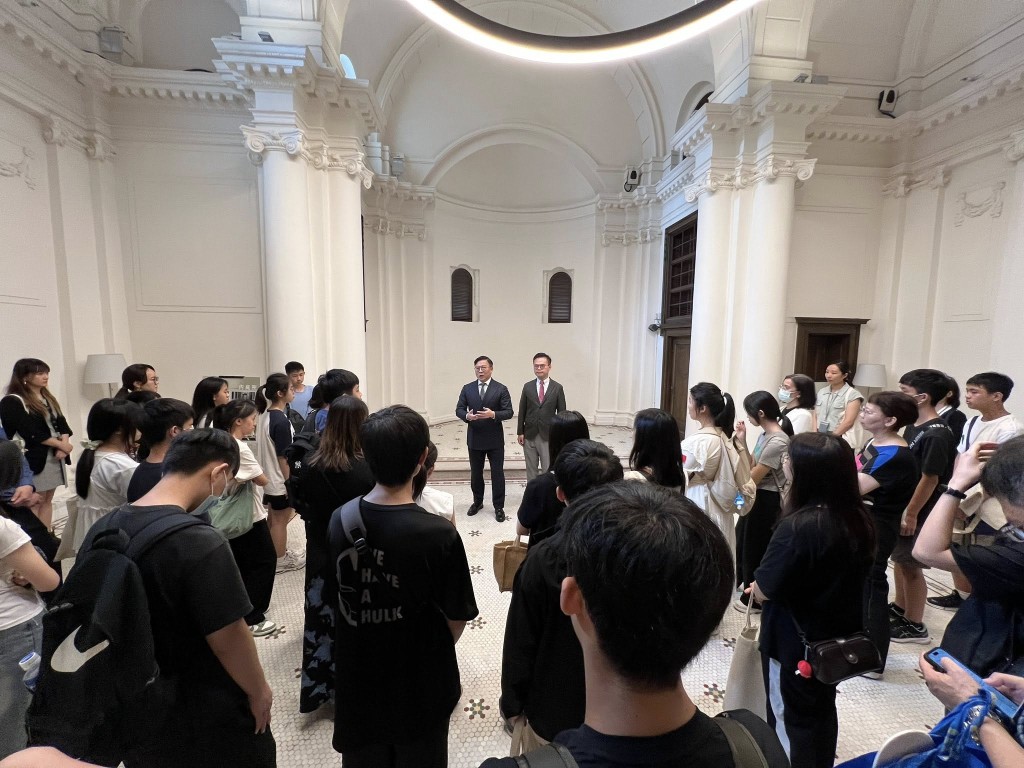 張國鈞指律政司接待一批來自「共創明Teen」計劃的中學生家庭。張國鈞FB圖片