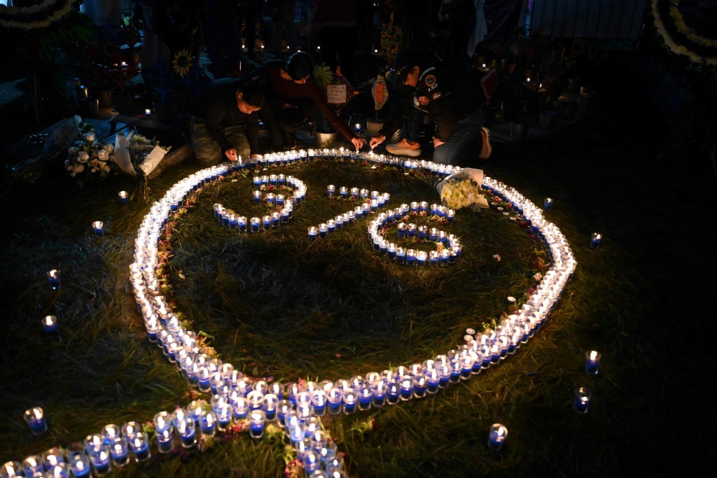 危地馬拉婦女以燭光悼念死於暴力的女受害人。法新社