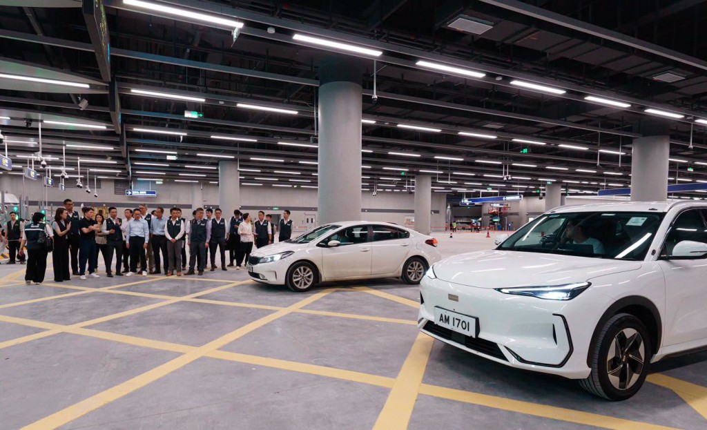 陳子達視察新皇崗口岸「聯合一站式」車道測試。香港海關fb圖片 陳子達視察新皇崗口岸「聯合一站式」車道測試。香港海關fb圖片