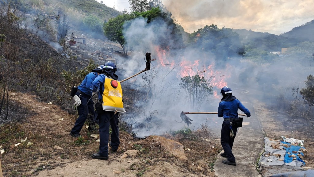 民安队今日前往9个山火现场进行扑灭山火任务。fb CAS in Action - 动感民安队图片