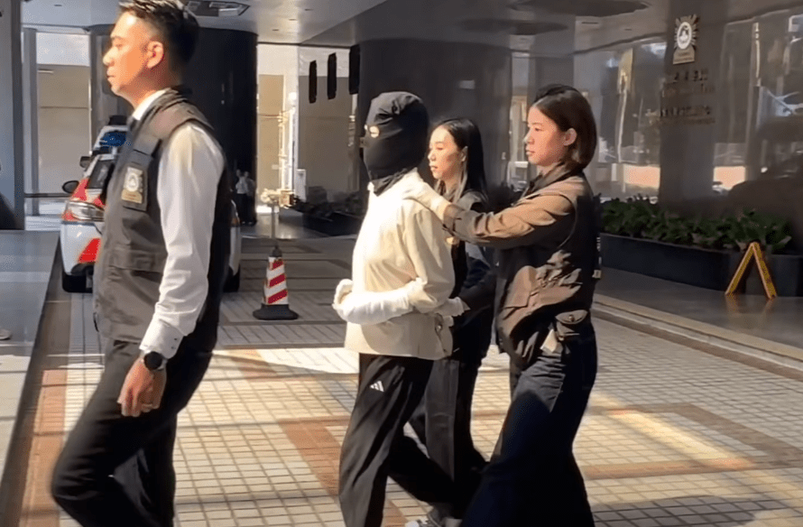 司警拘捕一名33歲內地女子。司警教室片段截圖