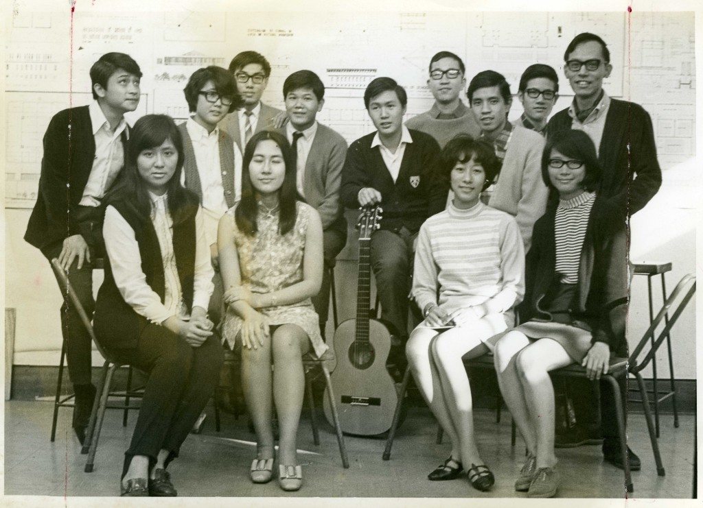 關正傑自 1988 年推出最後一張唱片後便「人間蒸發」,多年來杳無音信。 關正傑自 1988 年推出最後一張唱片後便「人間蒸發」,多年來杳無音信。