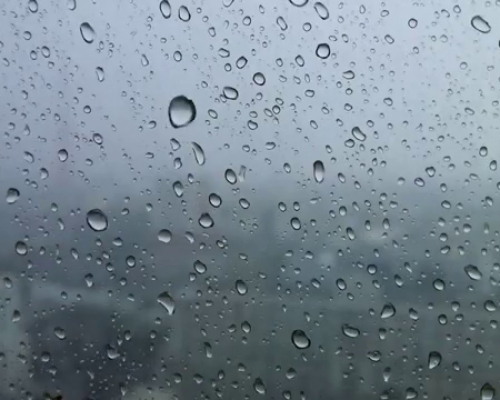 天文台預測今日多雲,間中有驟雨,有幾陣狂風雷暴。網圖