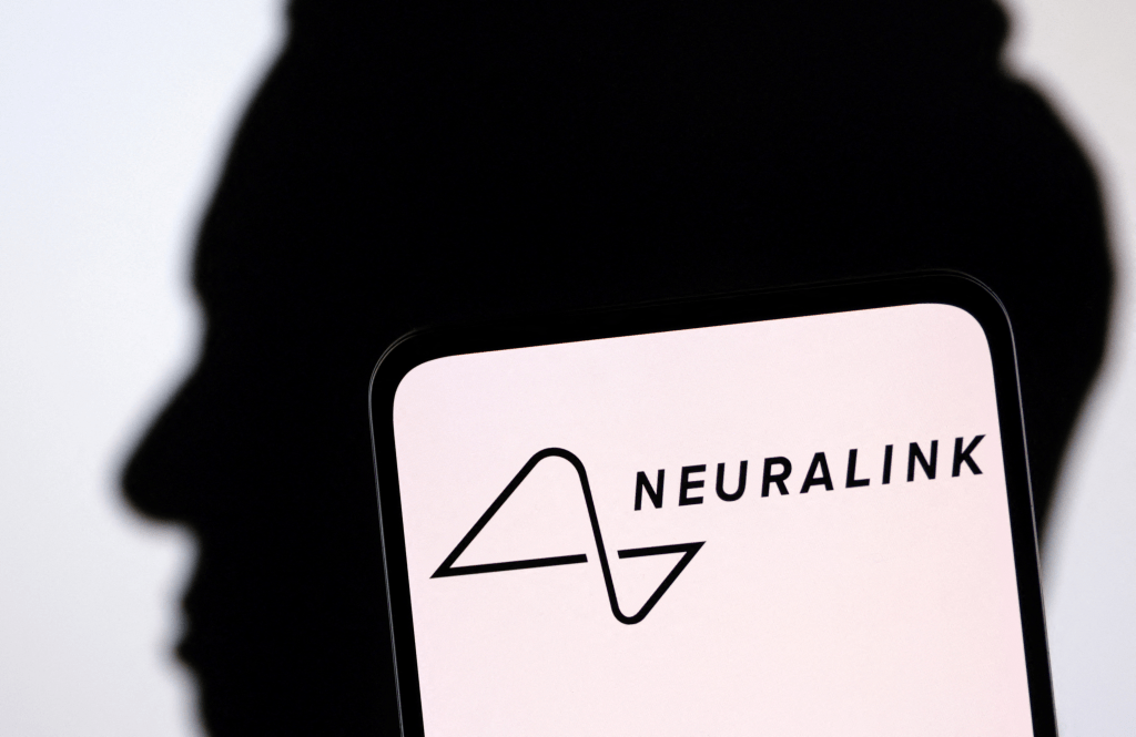 馬斯克旗下神經科學初創公司「Neuralink」上月底替第一位人類植入大腦晶片。