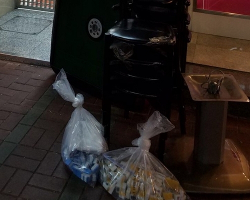 警方於土瓜灣道一單位內搗破一個懷疑非法麻雀賭檔。(警方圖片)