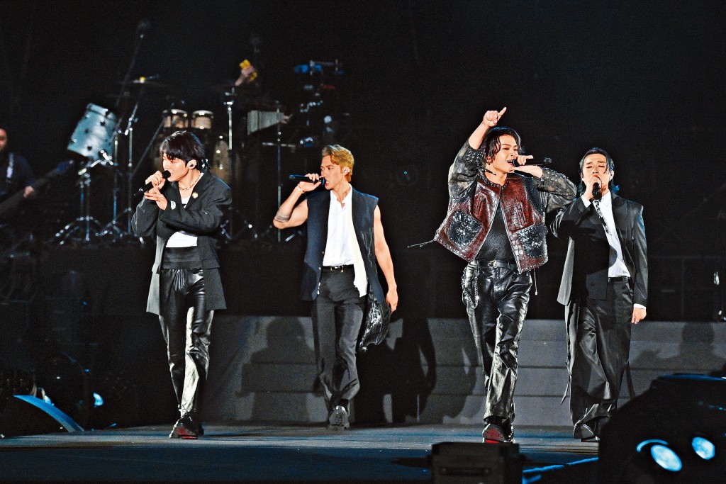 MIRROR「禿鷹小組」尾場戶外騷前遇狂風雷暴，幸好天公作美，演出順利完成。