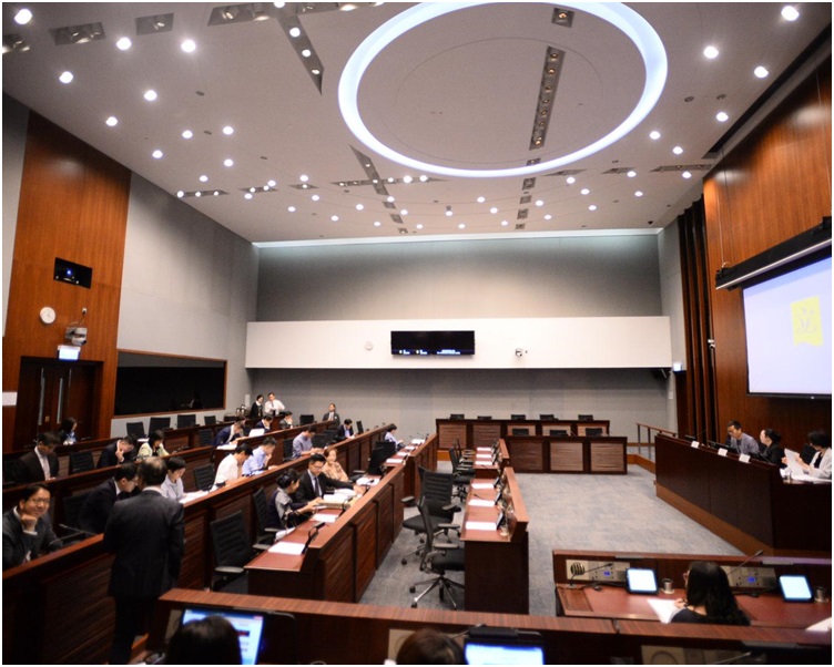 交通事務委員會正、副主席,由陳恒鑌及譚文豪擔任。