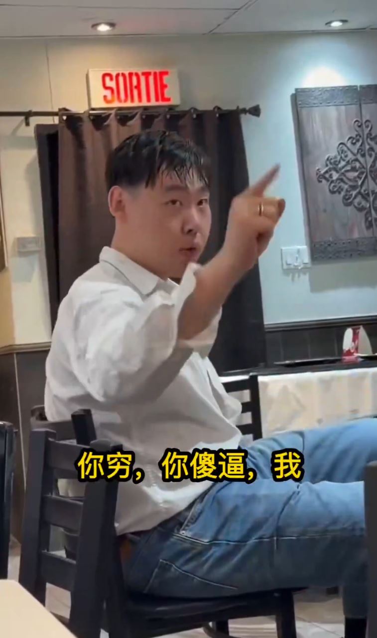 加拿大“Walker哥”因未获免费胶袋，不断侮辱侍应“你是贱命”爆红。Ｘ