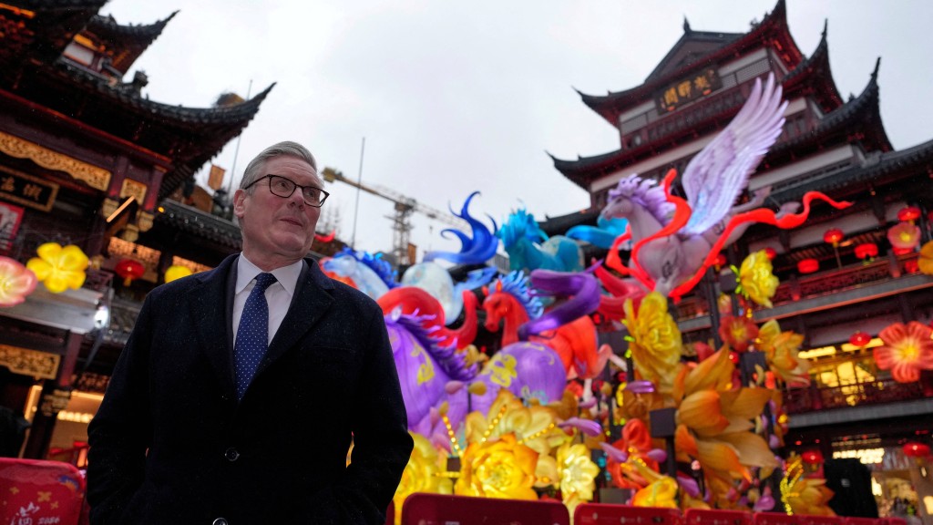 施紀賢轉抵上海繼續訪華行程。 路透社