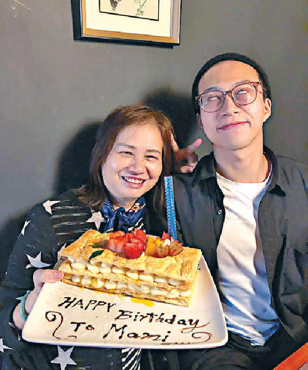 ■4月便32歲的坤哥笑言媽咪沒摧婚,只想他搵多啲錢。 ■4月便32歲的坤哥笑言媽咪沒摧婚,只想他搵多啲錢。