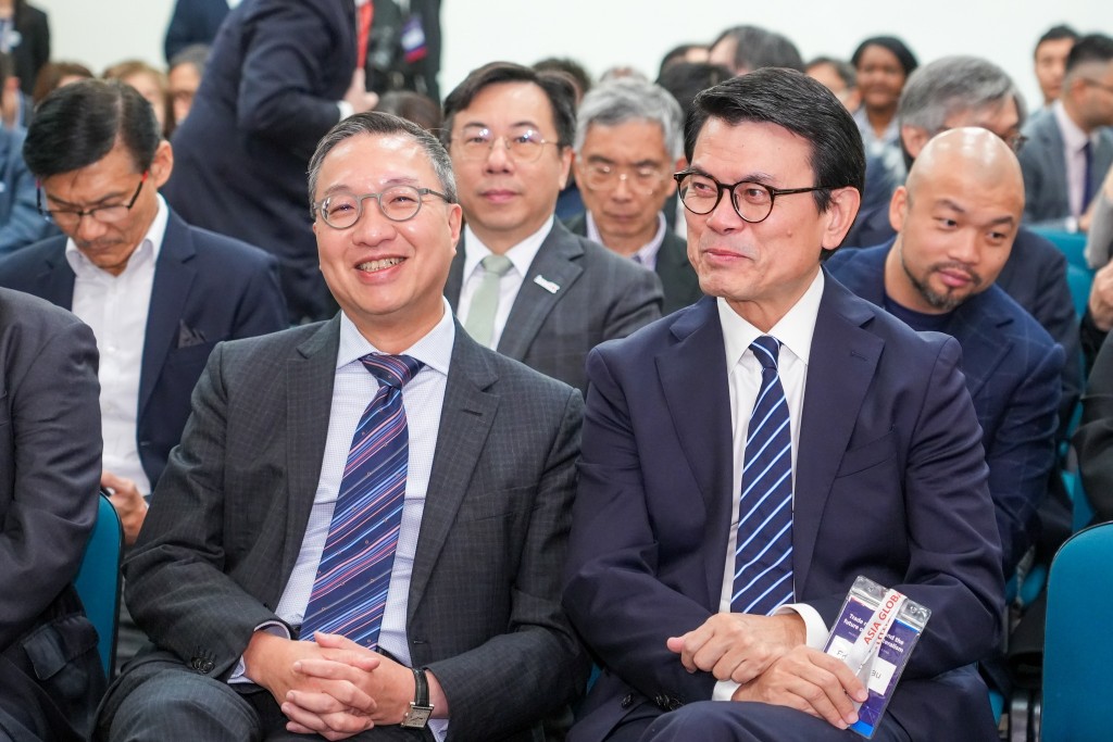 律政司司长林定国（左）。林定国FB图片