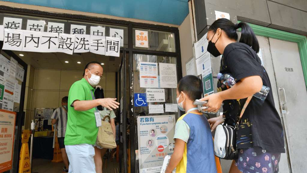 政府擬將疫苗通行證適用年齡降至5歲,本周公布細節。資料圖片