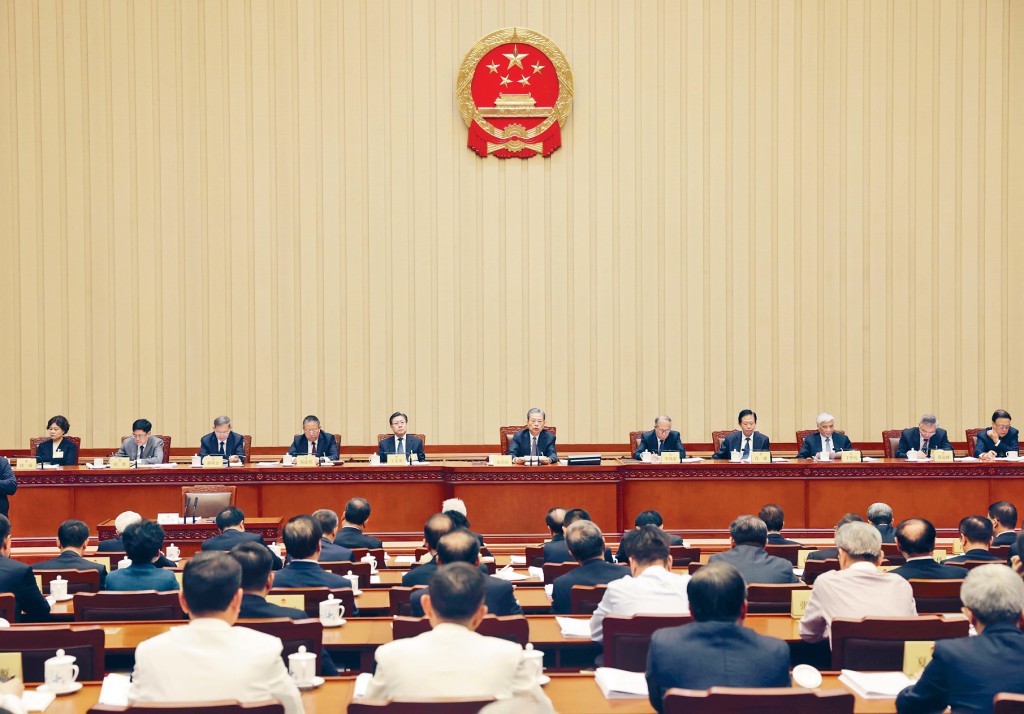 十四屆全國人大常委會第六次會議昨日表決通過《中華人民共和國愛國主義教育法》,明年元旦起實施。