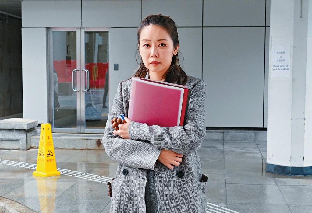 女藝員張韋怡承認曾遭「丈夫」潘德鴻酒後打耳光，致「耳膜穿咗三分一」。