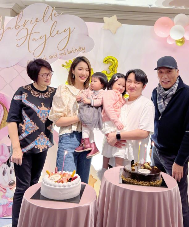 一家人齊為Gabby及Hayley慶祝生日，三代同堂。