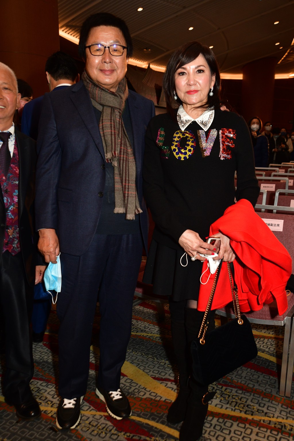 第13位為旭日國際集團主席蔡志明（左），身家約80億美元。