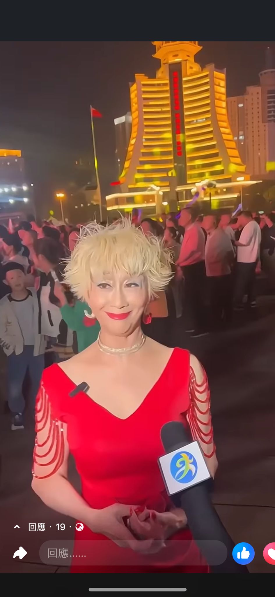 陳曼娜演唱後接受記者訪問。 陳曼娜演唱後接受記者訪問。