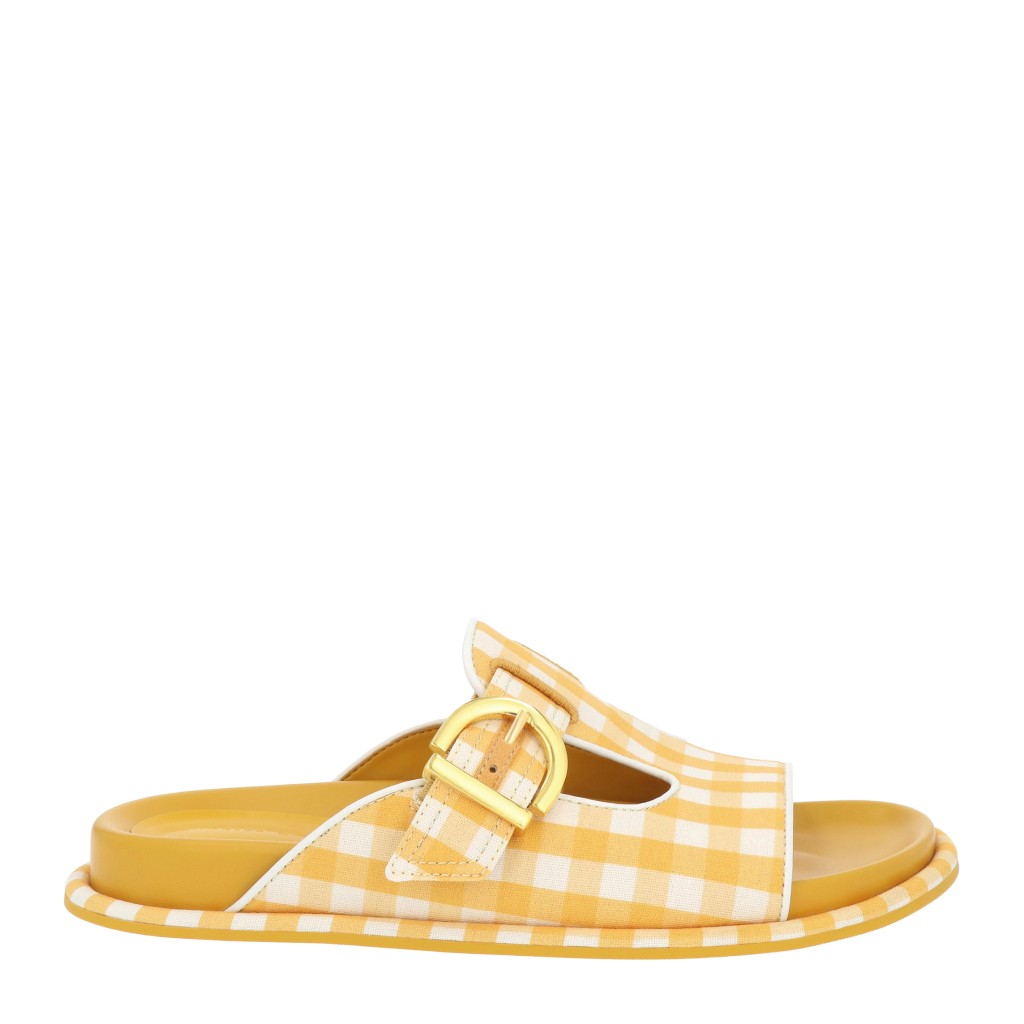 黃白色格紋配搭金屬扣平底涼鞋/$469/Charles & Keith。