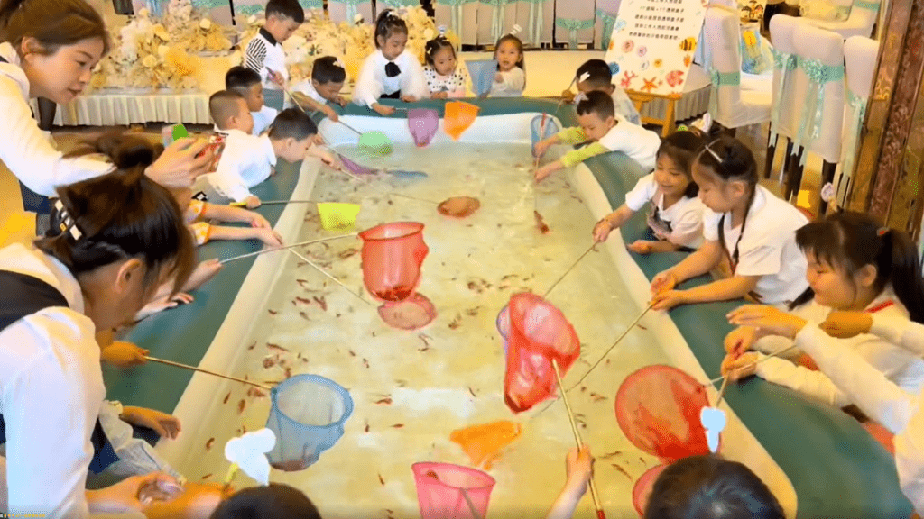 幼稚園除了餐點豐富，亦有很多有趣活動。（抖音截圖）