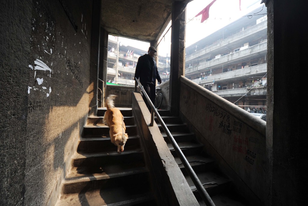 外界認為，上海隆昌公寓是周星馳《功夫》豬籠城寨原型。新華社