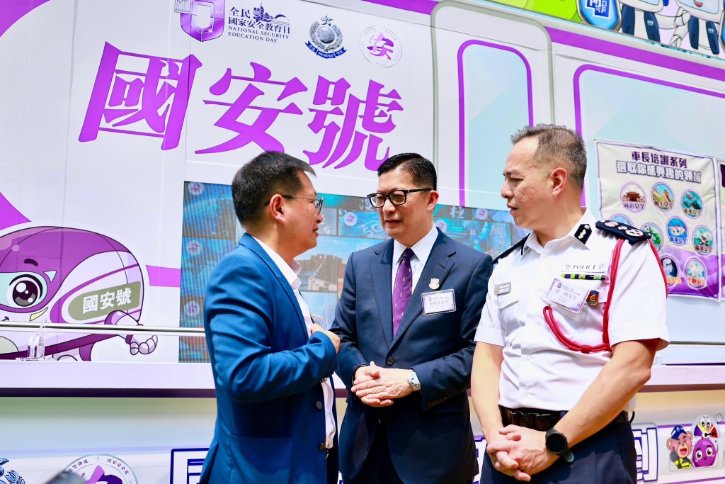 邓炳强表示，保家卫国不再只是书本上的文字，而是成为触手可及的日常。邓炳强fb