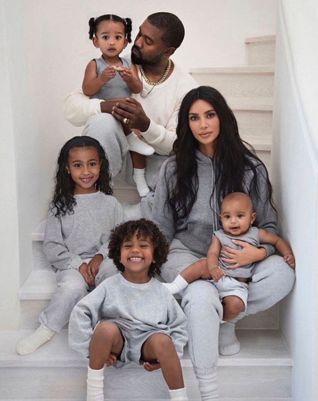 美国饶舌天王Kanye West（Ye）与名媛金卡戴珊（Kim Kardashian）于2021年结束7年婚姻。
