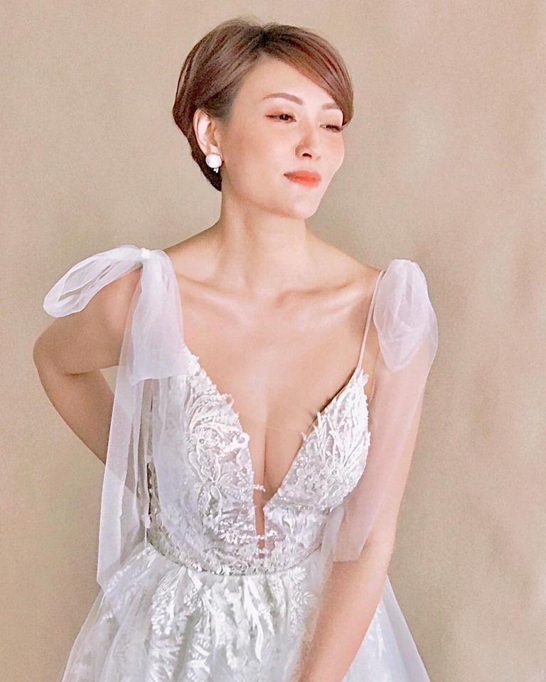 待嫁李璧琦明豔照人。IG