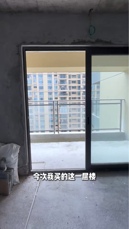 吳若希大方展示了珠海新居未經裝修的「清水樓」模樣。 吳若希大方展示了珠海新居未經裝修的「清水樓」模樣。