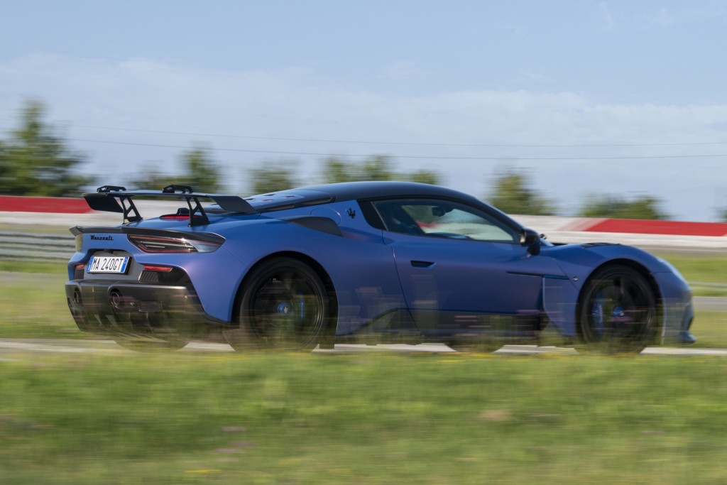 玛莎拉蒂Maserati GT2 Stradale马力640ps，0至100km/h加速2.8秒。