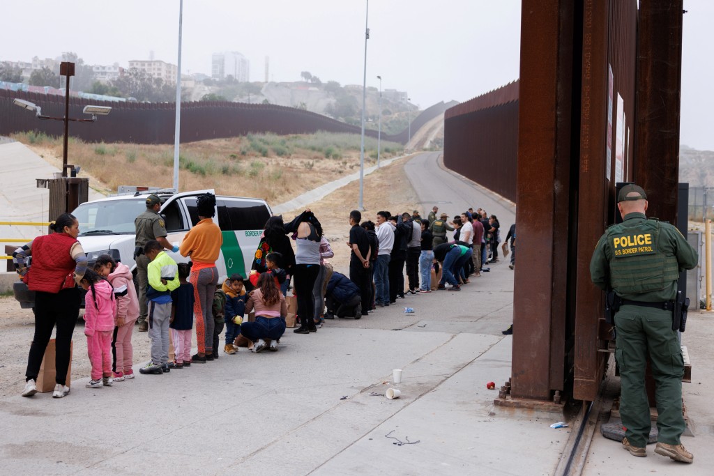 邊境安全和移民問題成了選前美國人最關心的問題。路透社