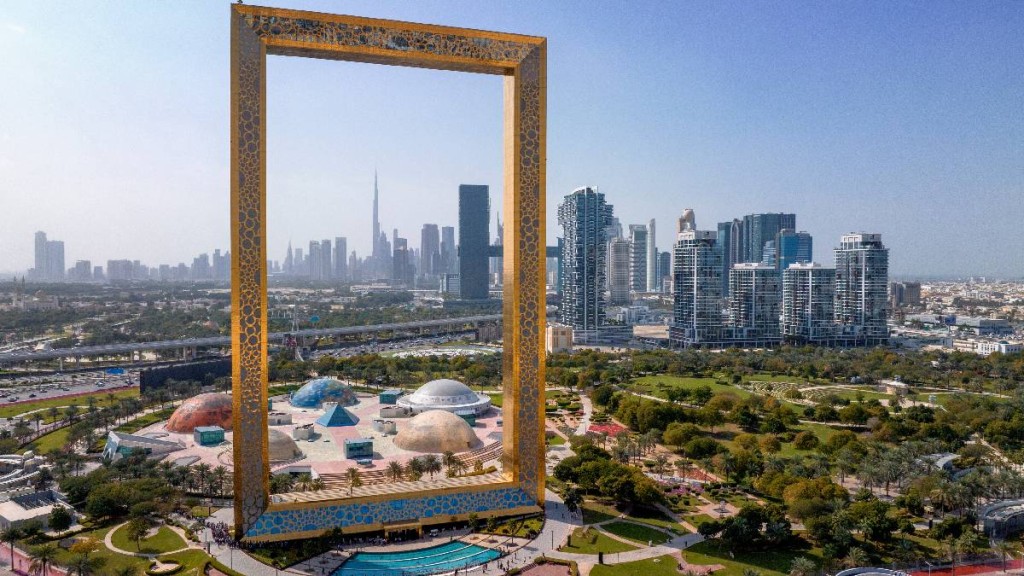 杜拜知名地标「杜拜之框」(Dubai Frame) 。© Dean Treml / Red Bull Content Pool 杜拜知名地标「杜拜之框」(Dubai Frame) 。© Dean Treml / Red Bull Content Pool