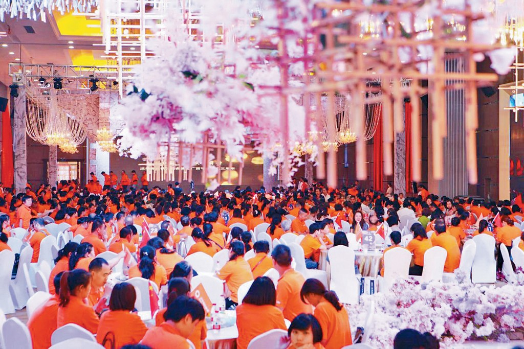 經濟學家宋清輝分析指出，定單萎縮的背後是結構性的雙重壓力。